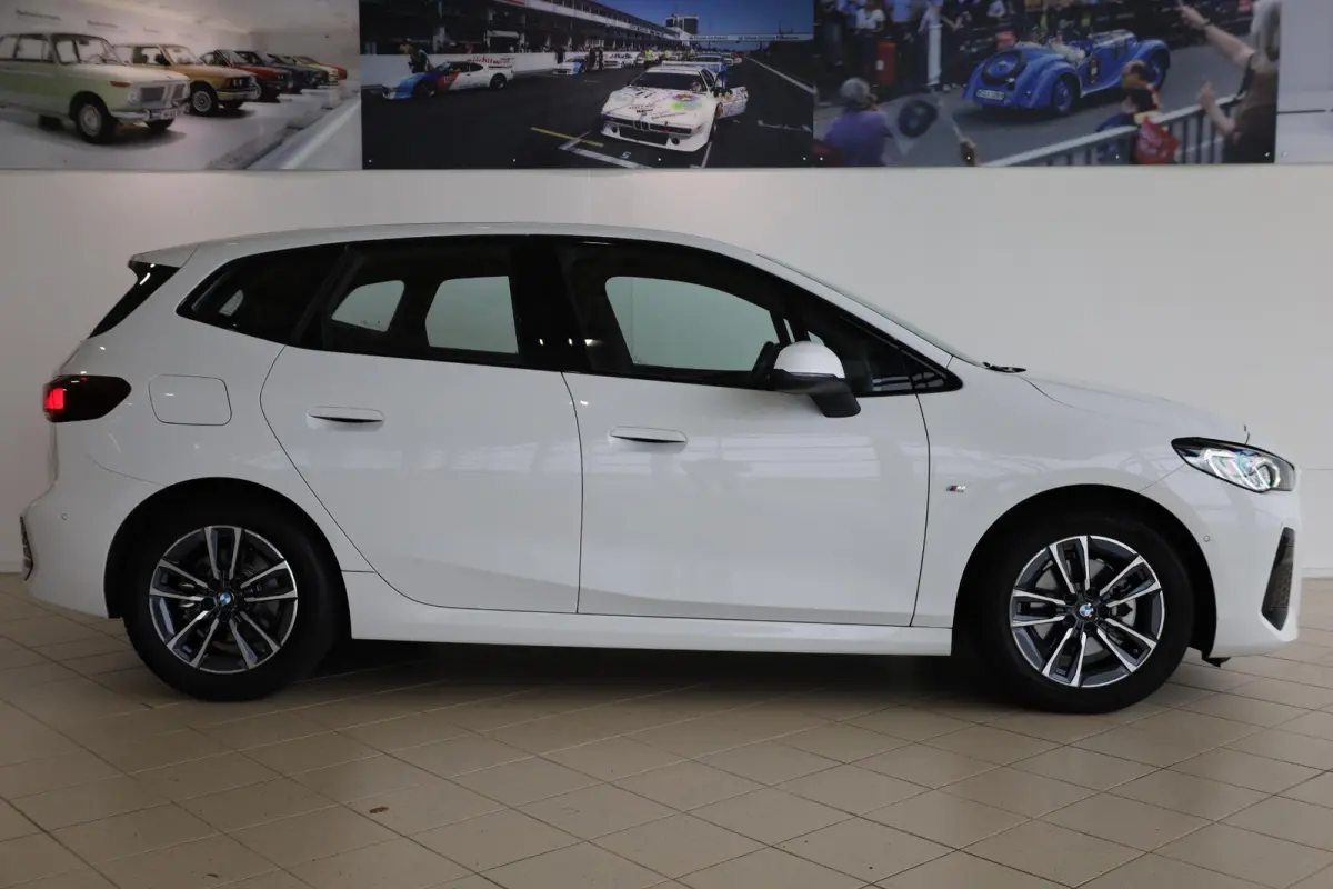 220i | M Sportpakket | Parkeersensoren | Achteruitrij Camera