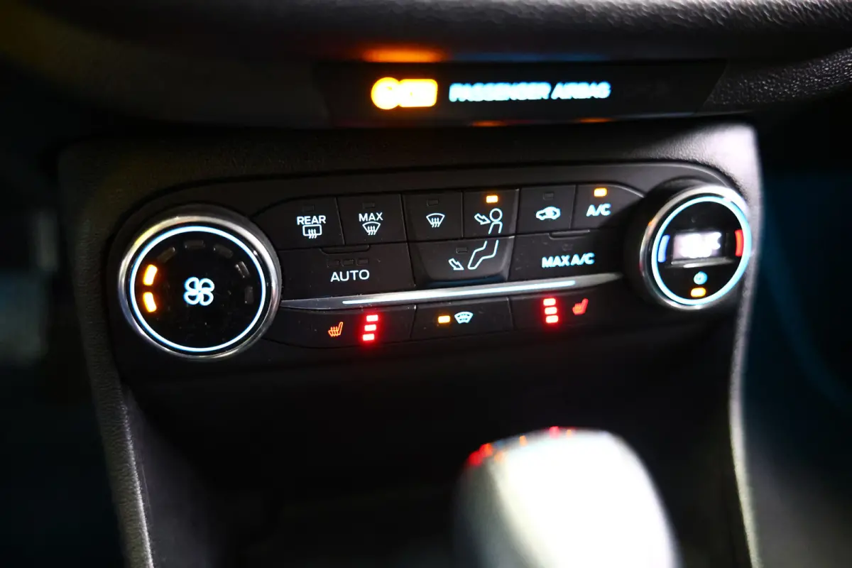 1.0 EcoBoost Titanium B&O NAVI CLIMA CARPLAY PDC StoelVW PDC PARKass. '18
