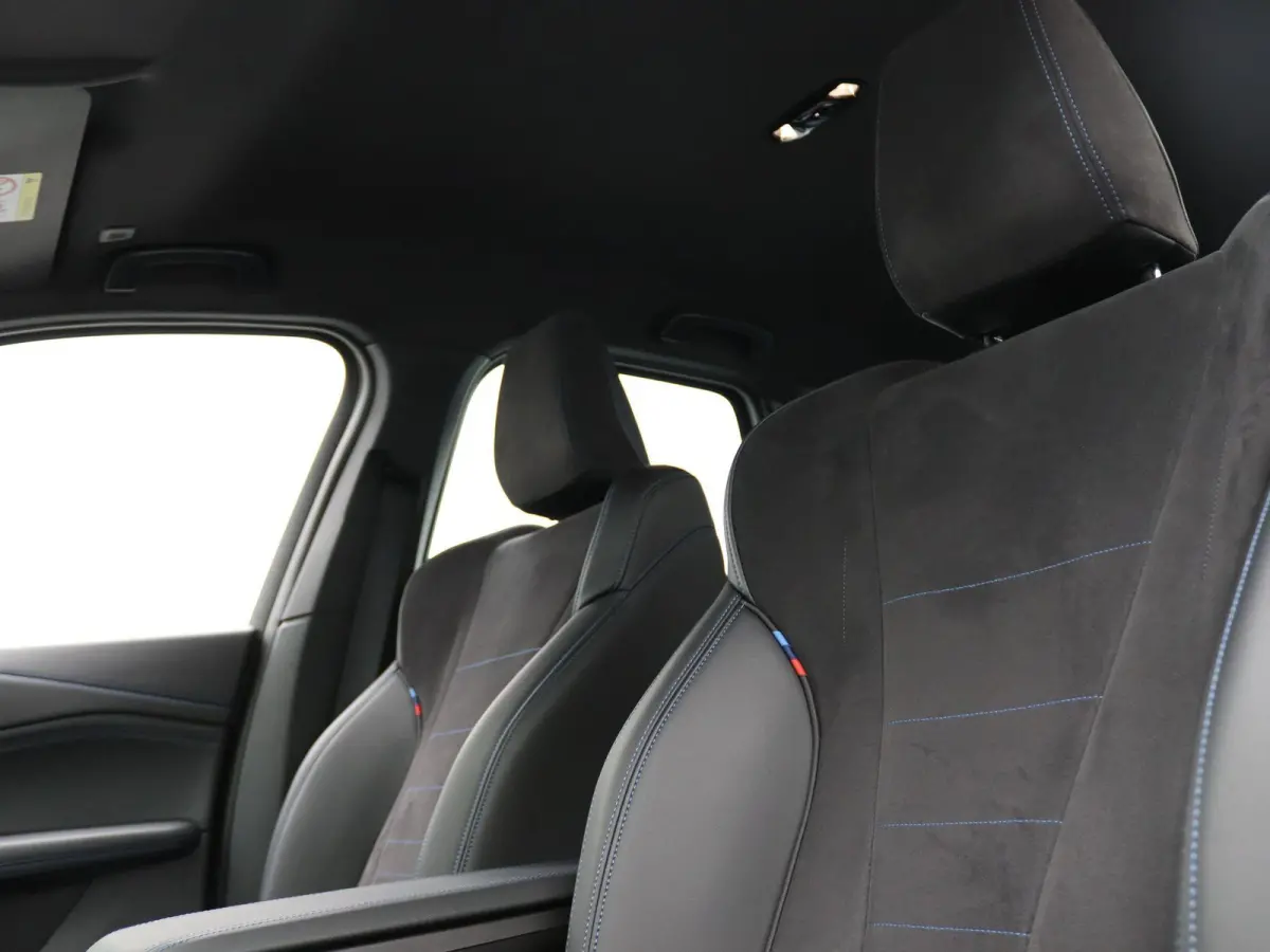 230e xDrive M Sportpakket | Harman Kardon | Head-Up Display | Driving Assist Plus | Innovation Pack | 17"