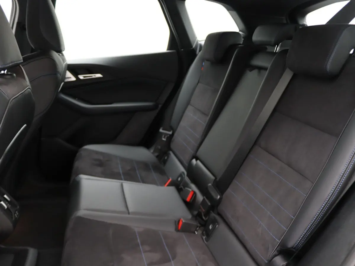 230e xDrive M Sportpakket | Harman Kardon | Head-Up Display | Driving Assist Plus | Innovation Pack | 17"