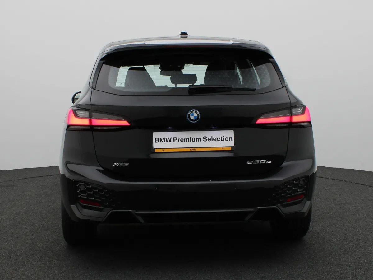 230e xDrive M Sportpakket | Harman Kardon | Head-Up Display | Driving Assist Plus | Innovation Pack | 17"