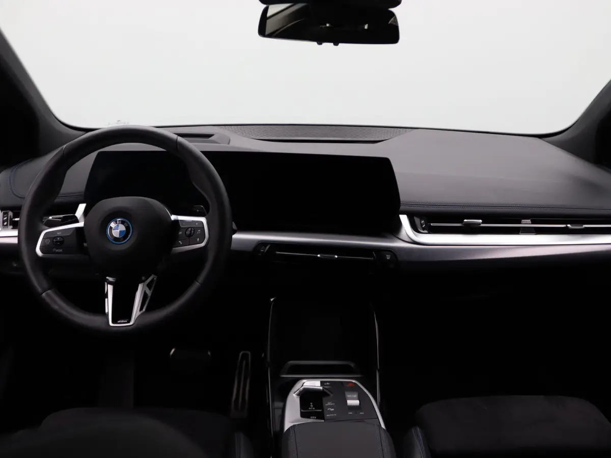230e xDrive M Sportpakket | Harman Kardon | Head-Up Display | Driving Assist Plus | Innovation Pack | 17"