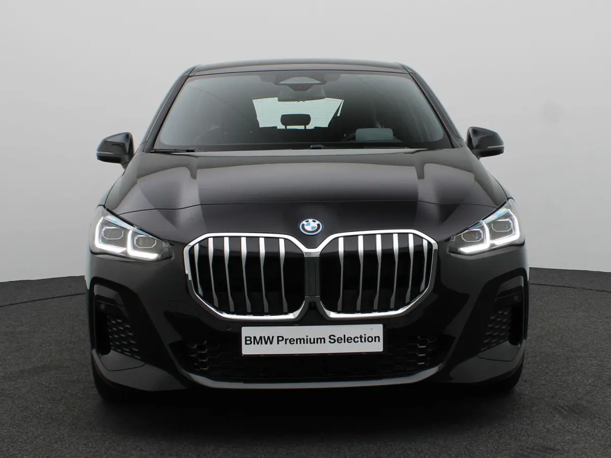 230e xDrive M Sportpakket | Harman Kardon | Head-Up Display | Driving Assist Plus | Innovation Pack | 17"