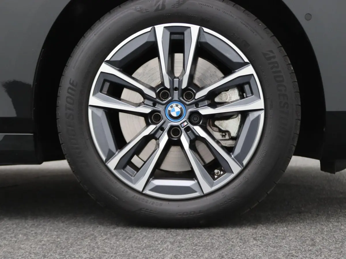 230e xDrive M Sportpakket | Harman Kardon | Head-Up Display | Driving Assist Plus | Innovation Pack | 17"