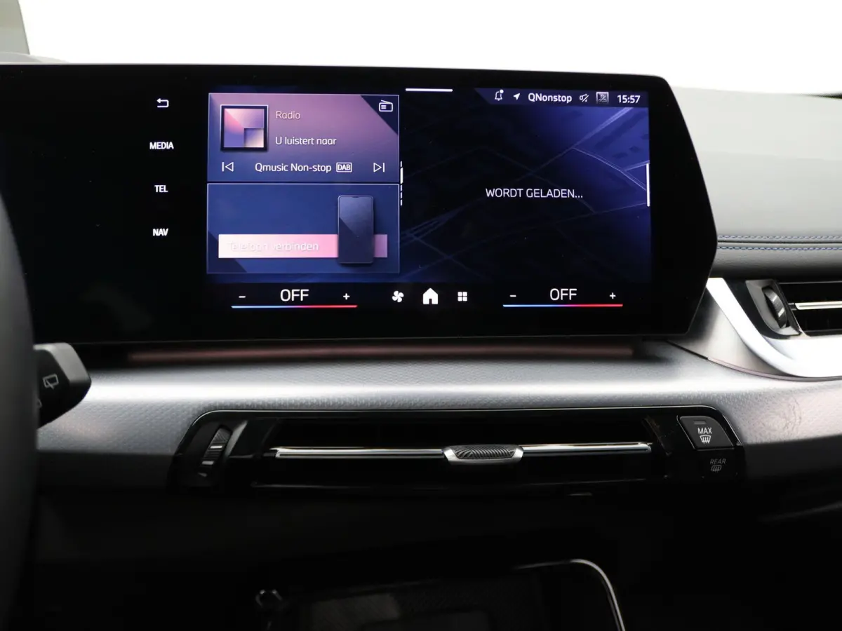 230e xDrive M Sportpakket | Harman Kardon | Head-Up Display | Driving Assist Plus | Innovation Pack | 17"