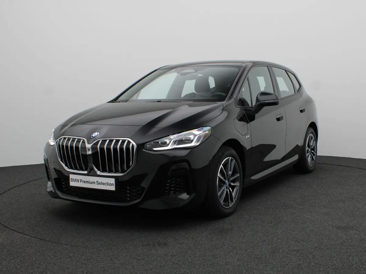 230e xDrive M Sportpakket | Harman Kardon | Head-Up Display | Driving Assist Plus | Innovation Pack | 17"