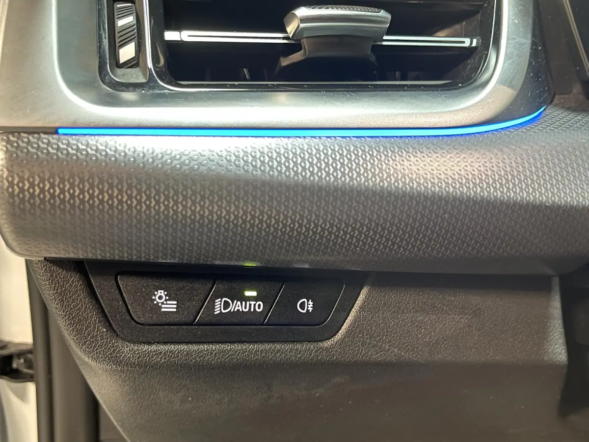 sDrive18i M Sport Shadow Line 18"/Sportstoelen/Adaptieve cruise/Keyless/Stoelverwarming/Camera/Elektrisch klep