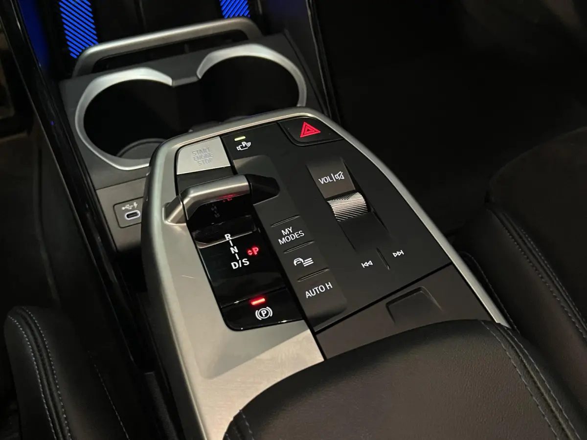 sDrive18i M Sport Shadow Line 18"/Sportstoelen/Adaptieve cruise/Keyless/Stoelverwarming/Camera/Elektrisch klep