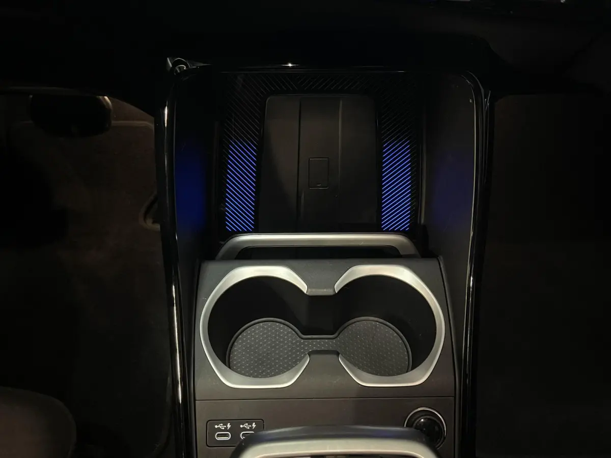 sDrive18i M Sport Shadow Line 18"/Sportstoelen/Adaptieve cruise/Keyless/Stoelverwarming/Camera/Elektrisch klep