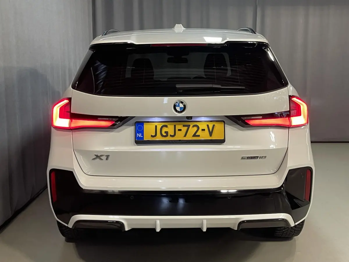 sDrive18i M Sport Shadow Line 18"/Sportstoelen/Adaptieve cruise/Keyless/Stoelverwarming/Camera/Elektrisch klep