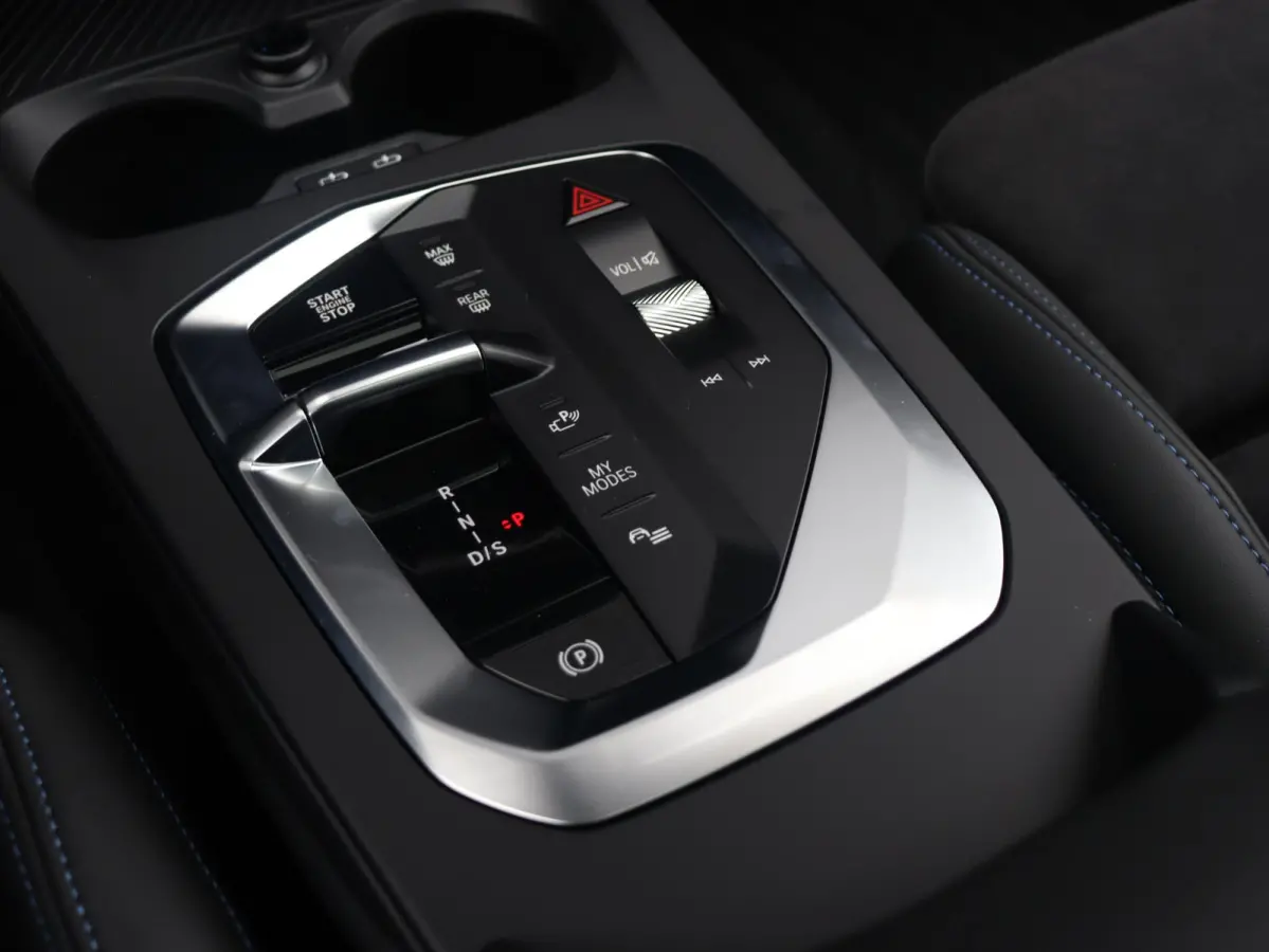 5-deurs 120 | M Sportpakket Pro | Panodak | Harman Kardon | Getint Glas | Comfort Access | Driving Assistant Plus | Elektr. Achterklep | 19'' LMV