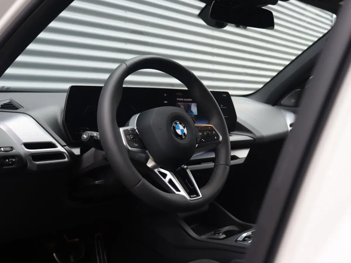 5-deurs 120 | M Sportpakket Pro | Panodak | Harman Kardon | Getint Glas | Comfort Access | Driving Assistant Plus | Elektr. Achterklep | 19'' LMV