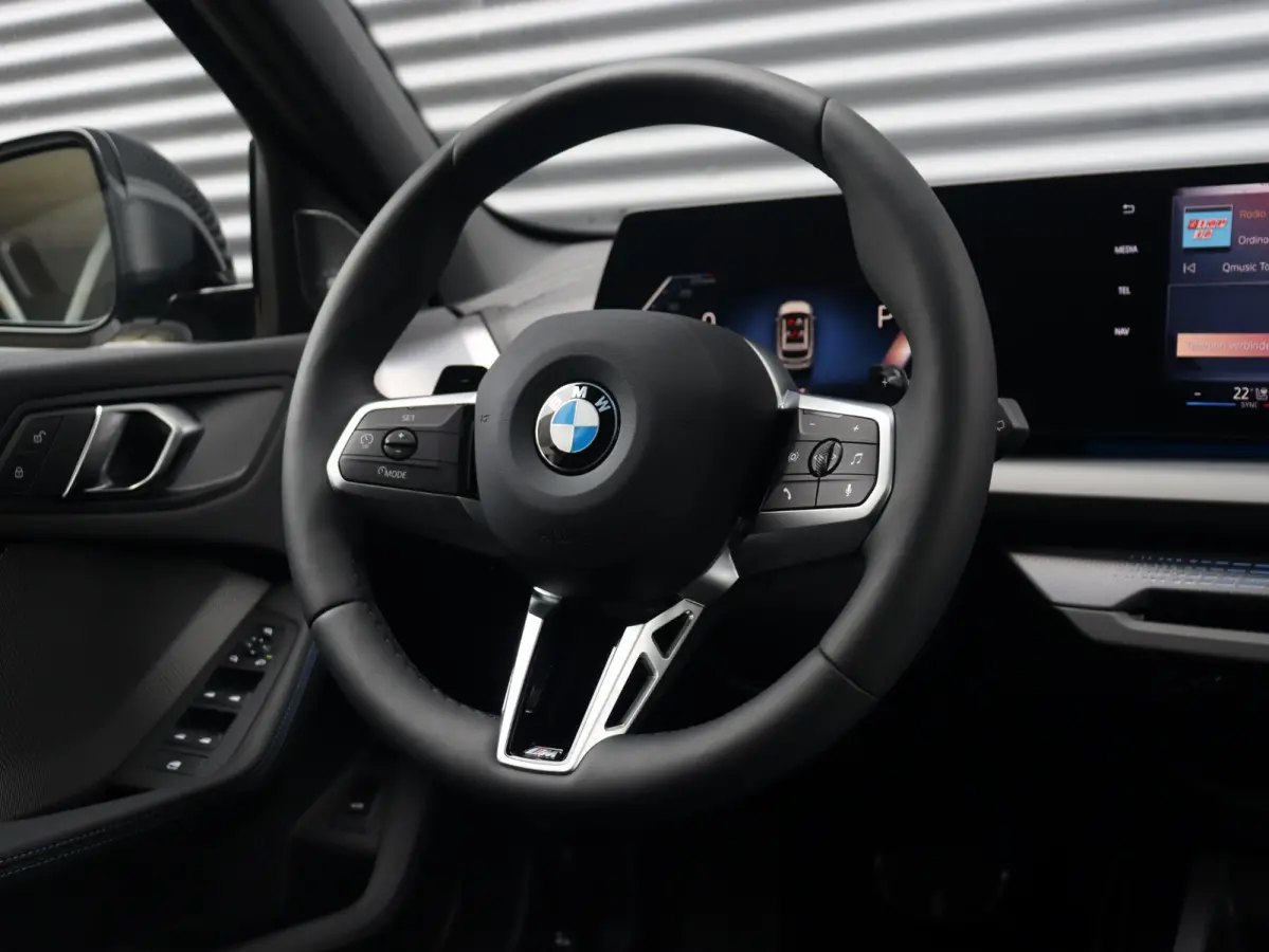 5-deurs 120 | M Sportpakket Pro | Panodak | Harman Kardon | Getint Glas | Comfort Access | Driving Assistant Plus | Elektr. Achterklep | 19'' LMV