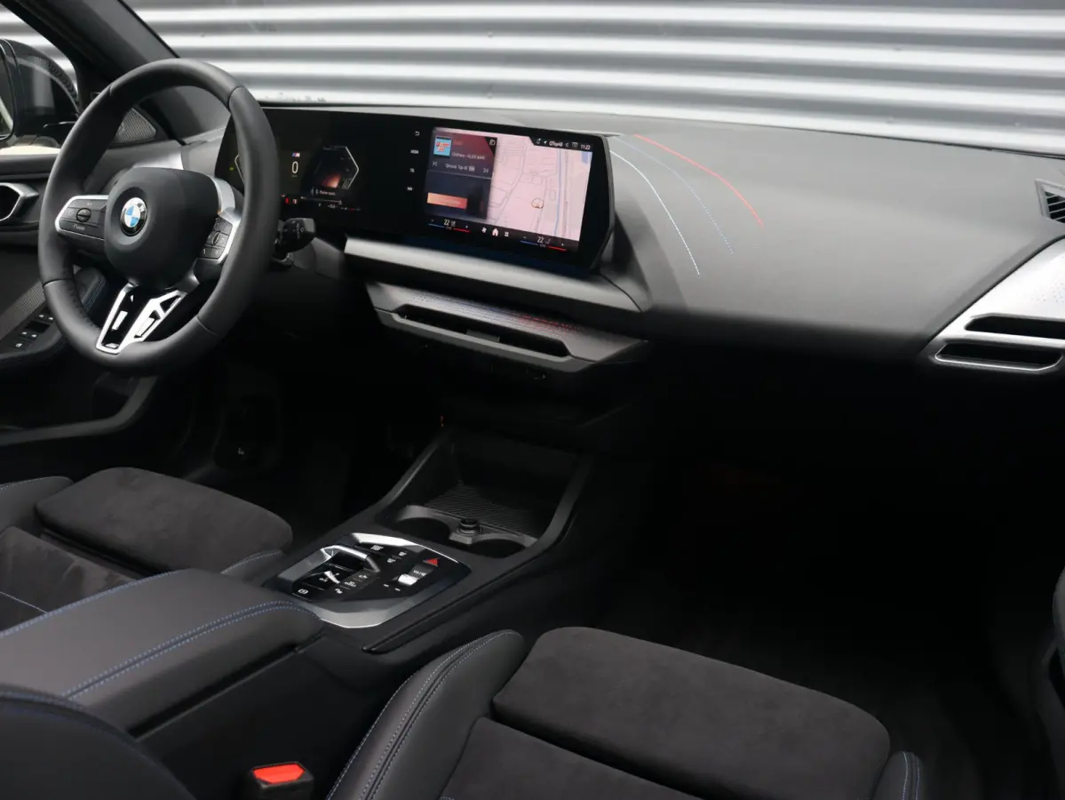 5-deurs 120 | M Sportpakket Pro | Panodak | Harman Kardon | Getint Glas | Comfort Access | Driving Assistant Plus | Elektr. Achterklep | 19'' LMV