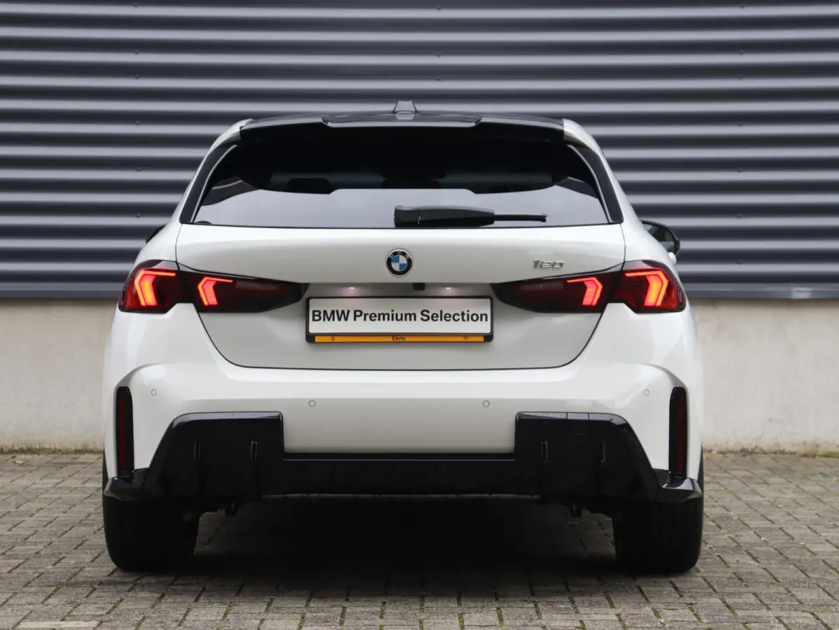 5-deurs 120 | M Sportpakket Pro | Panodak | Harman Kardon | Getint Glas | Comfort Access | Driving Assistant Plus | Elektr. Achterklep | 19'' LMV