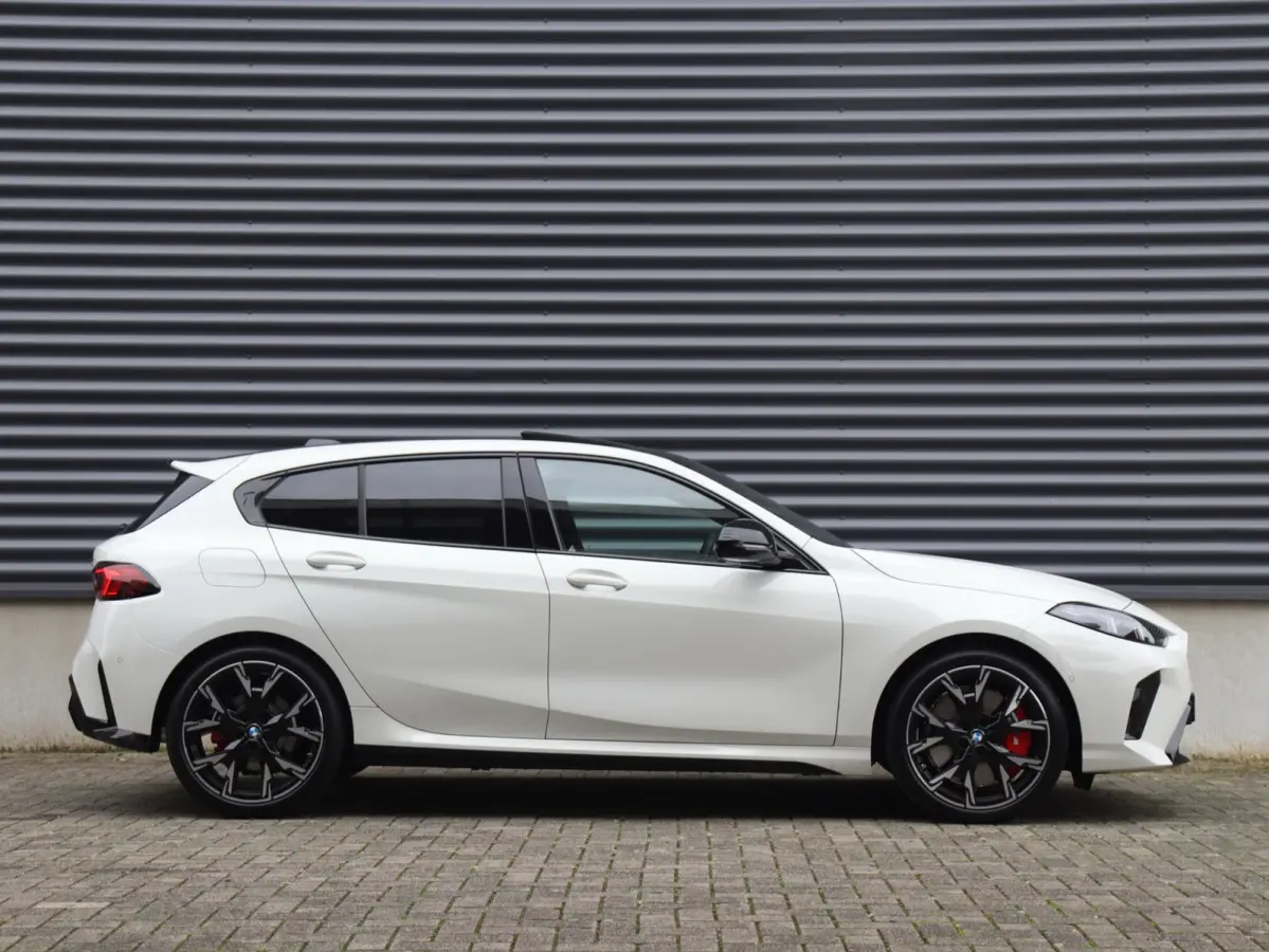 5-deurs 120 | M Sportpakket Pro | Panodak | Harman Kardon | Getint Glas | Comfort Access | Driving Assistant Plus | Elektr. Achterklep | 19'' LMV