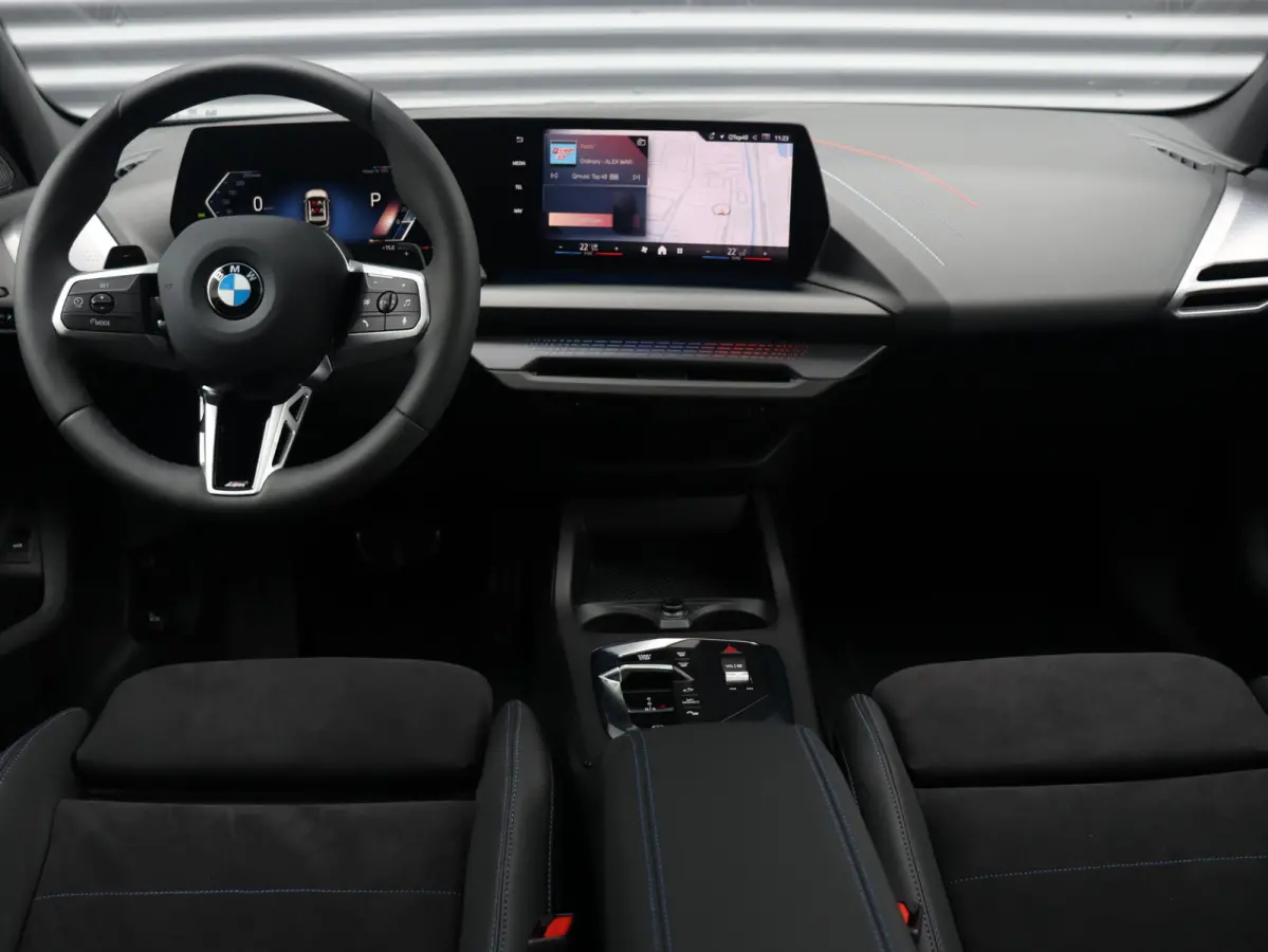 5-deurs 120 | M Sportpakket Pro | Panodak | Harman Kardon | Getint Glas | Comfort Access | Driving Assistant Plus | Elektr. Achterklep | 19'' LMV