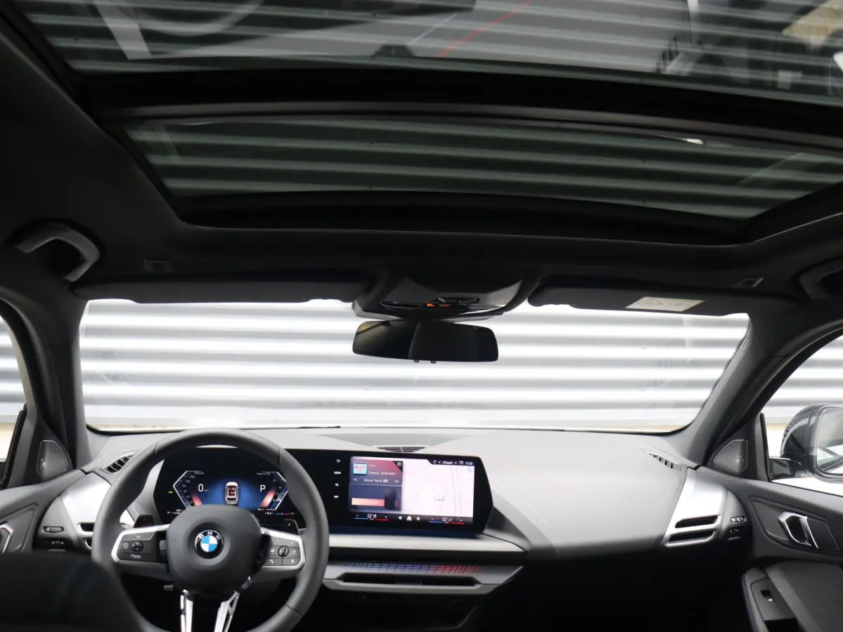 5-deurs 120 | M Sportpakket Pro | Panodak | Harman Kardon | Getint Glas | Comfort Access | Driving Assistant Plus | Elektr. Achterklep | 19'' LMV