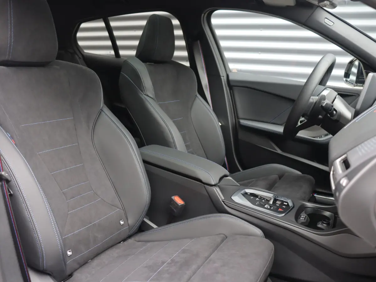 5-deurs 120 | M Sportpakket Pro | Panodak | Harman Kardon | Getint Glas | Comfort Access | Driving Assistant Plus | Elektr. Achterklep | 19'' LMV