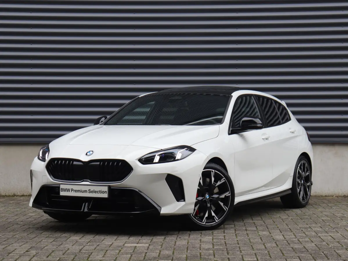 5-deurs 120 | M Sportpakket Pro | Panodak | Harman Kardon | Getint Glas | Comfort Access | Driving Assistant Plus | Elektr. Achterklep | 19'' LMV