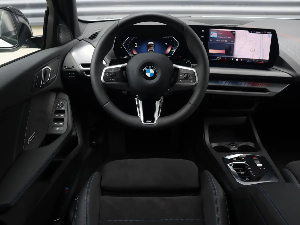 5-deurs 120 | M Sportpakket Pro | Panodak | Harman Kardon | Getint Glas | Comfort Access | Driving Assistant Plus | Elektr. Achterklep | 19'' LMV