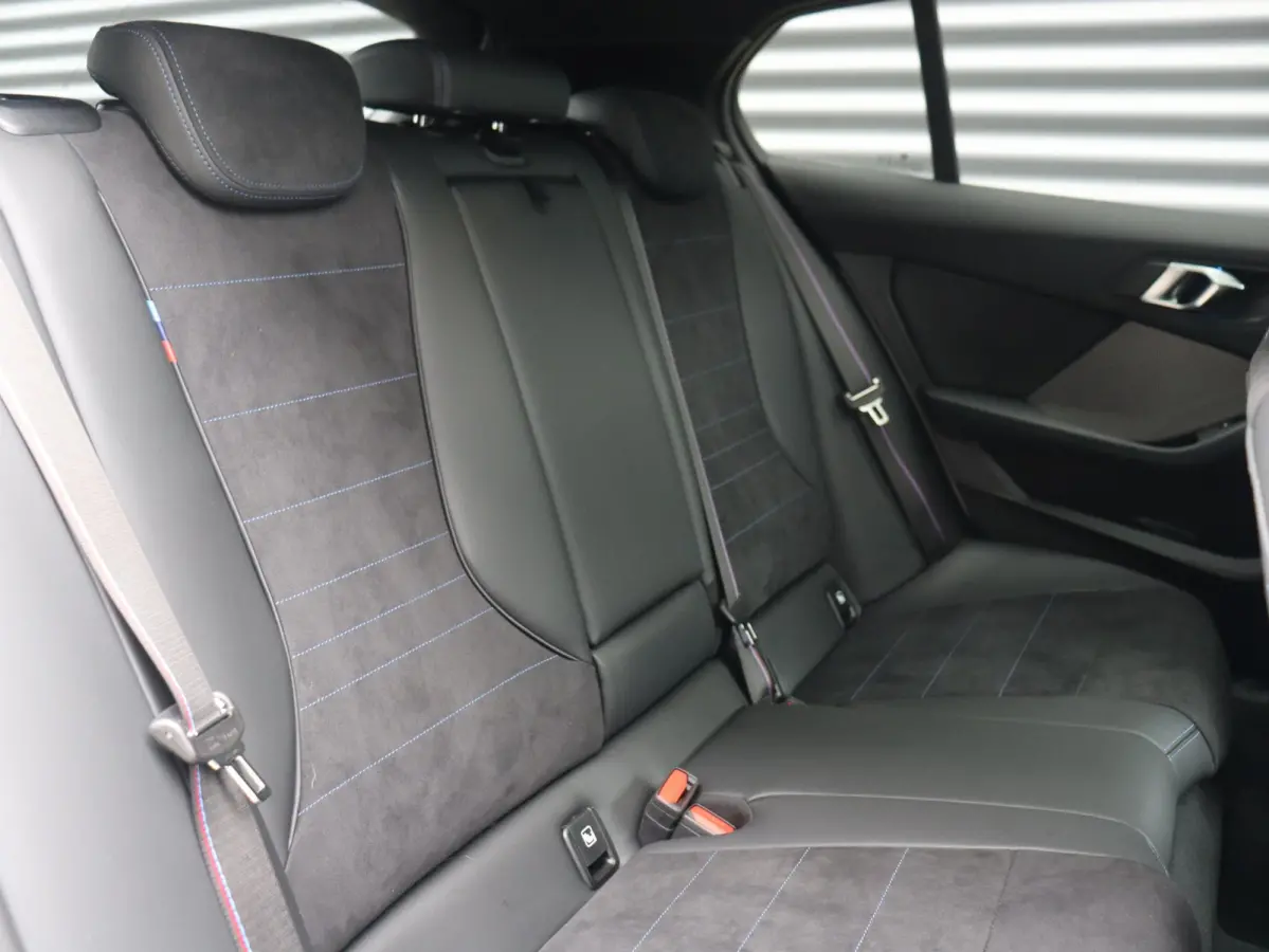5-deurs 120 | M Sportpakket Pro | Panodak | Harman Kardon | Getint Glas | Comfort Access | Driving Assistant Plus | Elektr. Achterklep | 19'' LMV