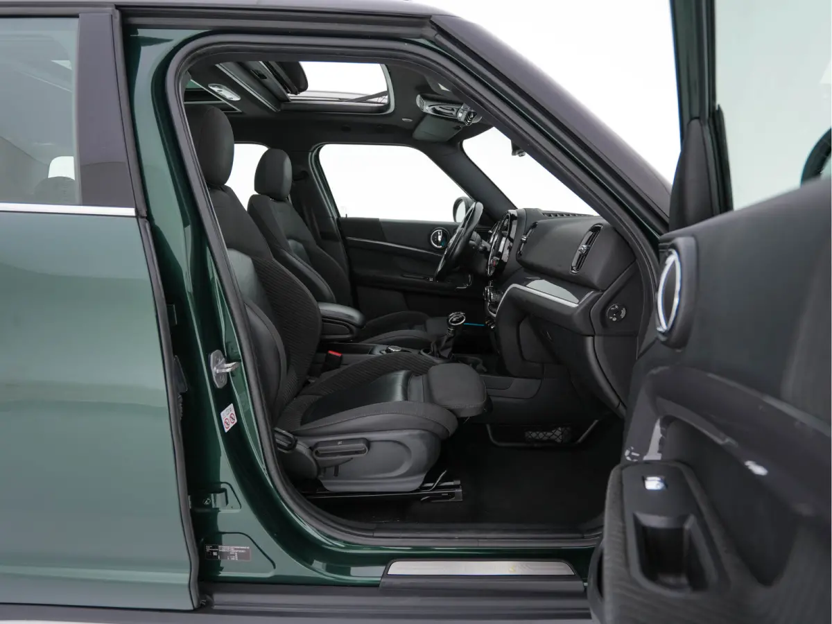 Mini 2.0 Cooper ALL4 Chili Plug-In (INCL-BTW) Aut. *PANO | LEATHER-FABRIC | FULL-LED | SPORT-SEATS | KEYLESS | NAVI-FULLMAP | ECC | AMBIENT-LIGHT | PDC | CRUISE | 18''ALU*