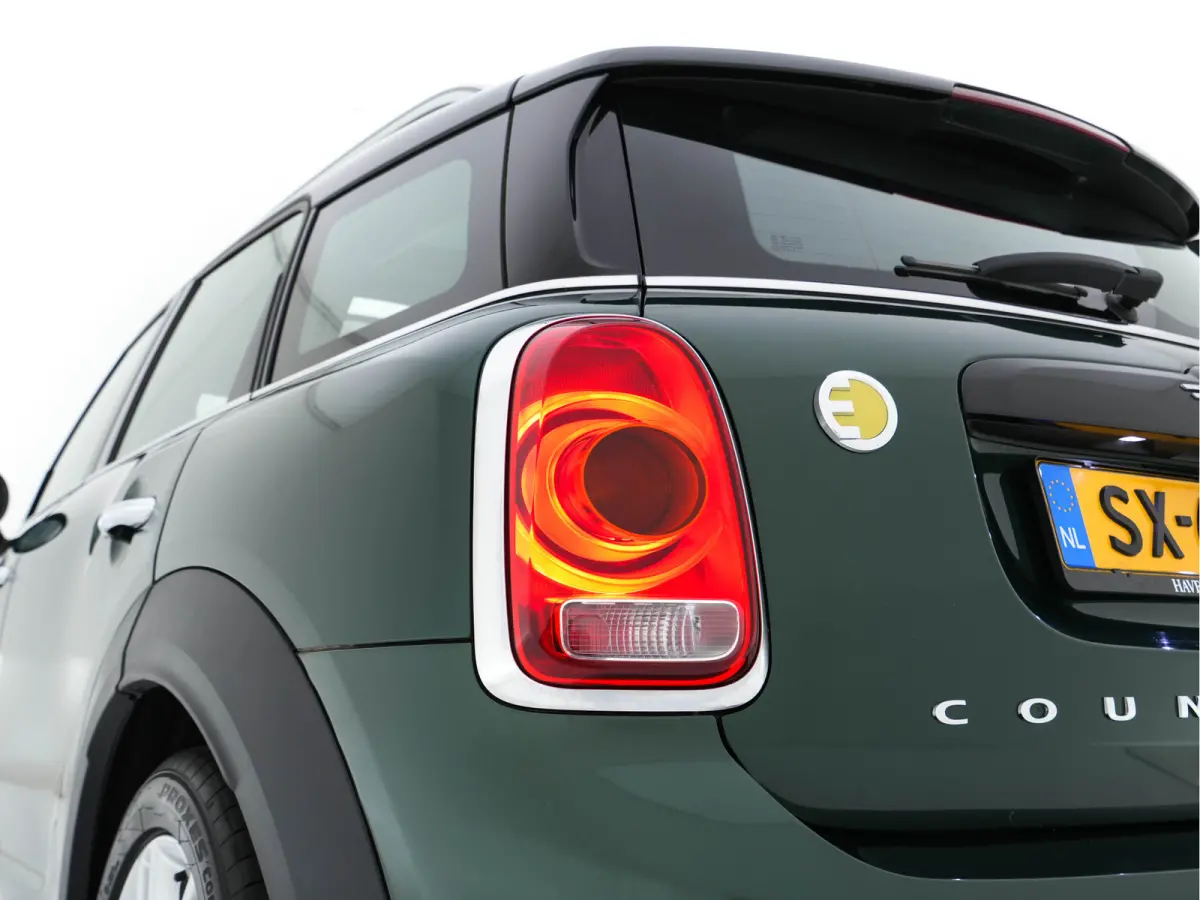 Mini 2.0 Cooper ALL4 Chili Plug-In (INCL-BTW) Aut. *PANO | LEATHER-FABRIC | FULL-LED | SPORT-SEATS | KEYLESS | NAVI-FULLMAP | ECC | AMBIENT-LIGHT | PDC | CRUISE | 18''ALU*