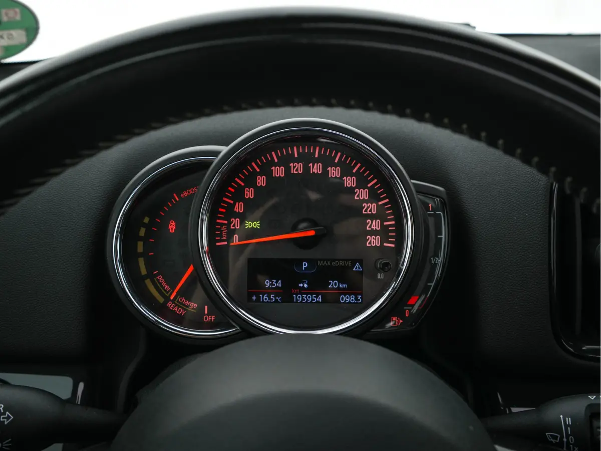 Mini 2.0 Cooper ALL4 Chili Plug-In (INCL-BTW) Aut. *PANO | LEATHER-FABRIC | FULL-LED | SPORT-SEATS | KEYLESS | NAVI-FULLMAP | ECC | AMBIENT-LIGHT | PDC | CRUISE | 18''ALU*