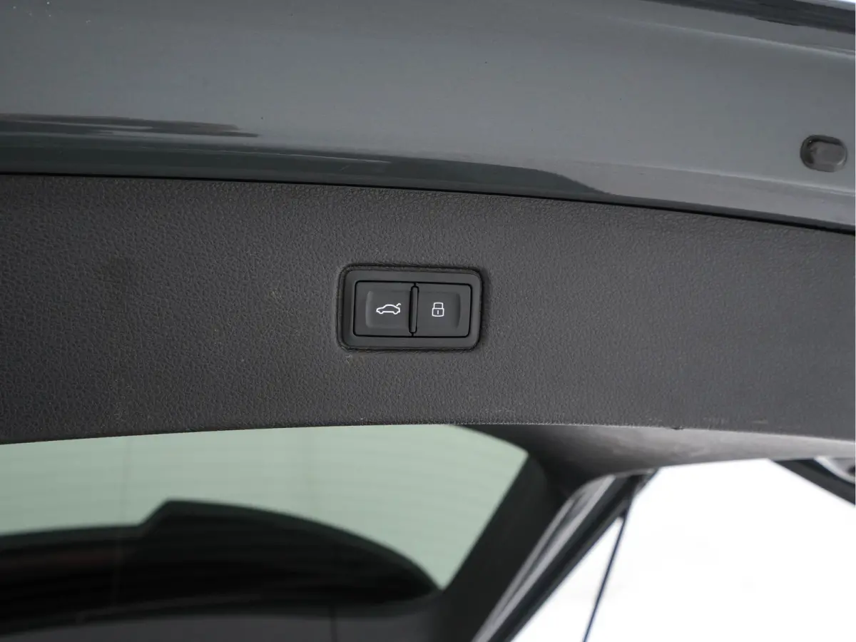 SQ7 4.0 TDI Quattro Pro Line + Aut. *PANO | LEATHER | FULL-LED | DIGI-COCKPIT | BOSE-SOUND | KEYLESS | CAMERA | NAVI-FULLMAP | HEATED/VENTILATED-COMFORTSEATS | SHIFT-PADDLES | CARBON-INLAY |