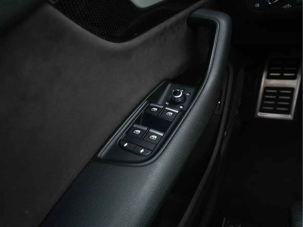 SQ7 4.0 TDI Quattro Pro Line + Aut. *PANO | LEATHER | FULL-LED | DIGI-COCKPIT | BOSE-SOUND | KEYLESS | CAMERA | NAVI-FULLMAP | HEATED/VENTILATED-COMFORTSEATS | SHIFT-PADDLES | CARBON-INLAY |