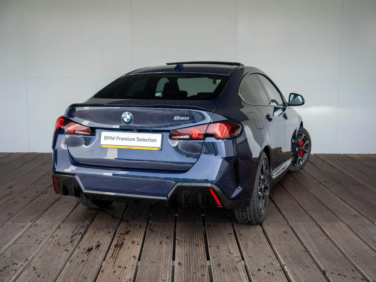 220 | M Sportpakket Pro | Premium Pack | Harman-Kardon | Verwarmd Stuurwiel | Comfort Access | Achteruitrijcamera | Panoramadak | Stoelverwarming |
