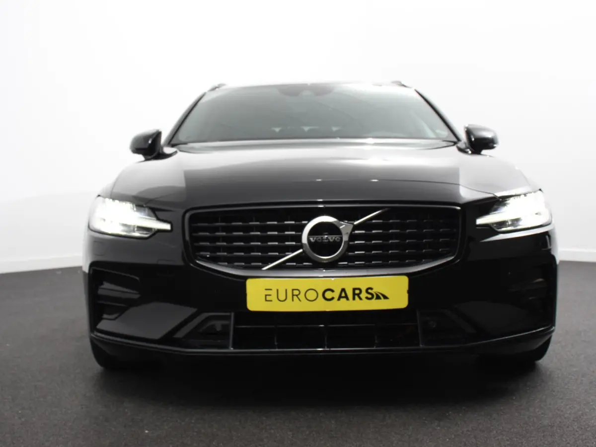 2.0 B4 R-Design Navigatie Climate control Cruise control adaptive Parkeersensoren Achteruitrijcamera Keyless Navigatie Apple Carplay/ Android Auto