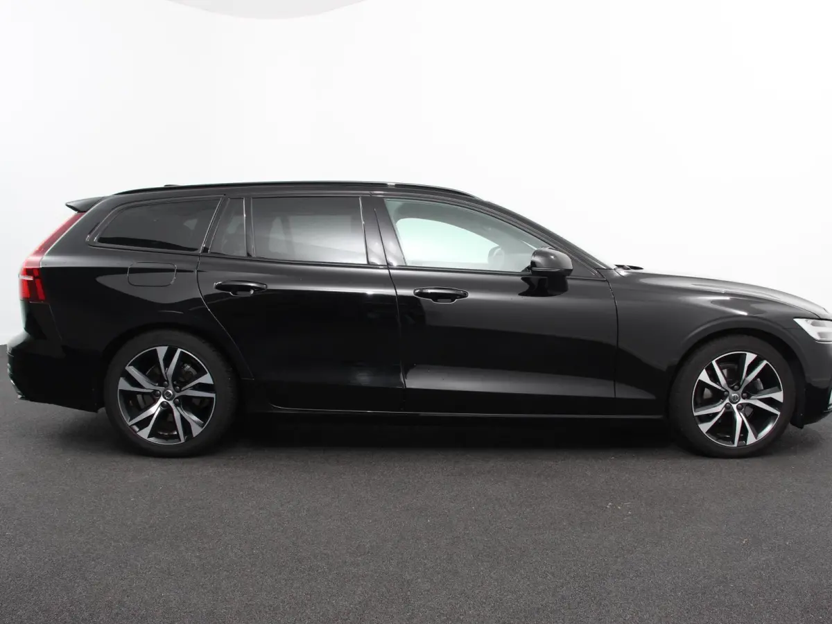 2.0 B4 R-Design Navigatie Climate control Cruise control adaptive Parkeersensoren Achteruitrijcamera Keyless Navigatie Apple Carplay/ Android Auto