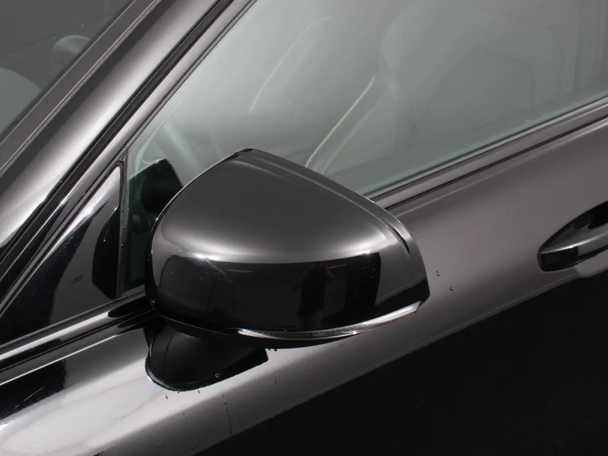 2.0 B4 R-Design Navigatie Climate control Cruise control adaptive Parkeersensoren Achteruitrijcamera Keyless Navigatie Apple Carplay/ Android Auto