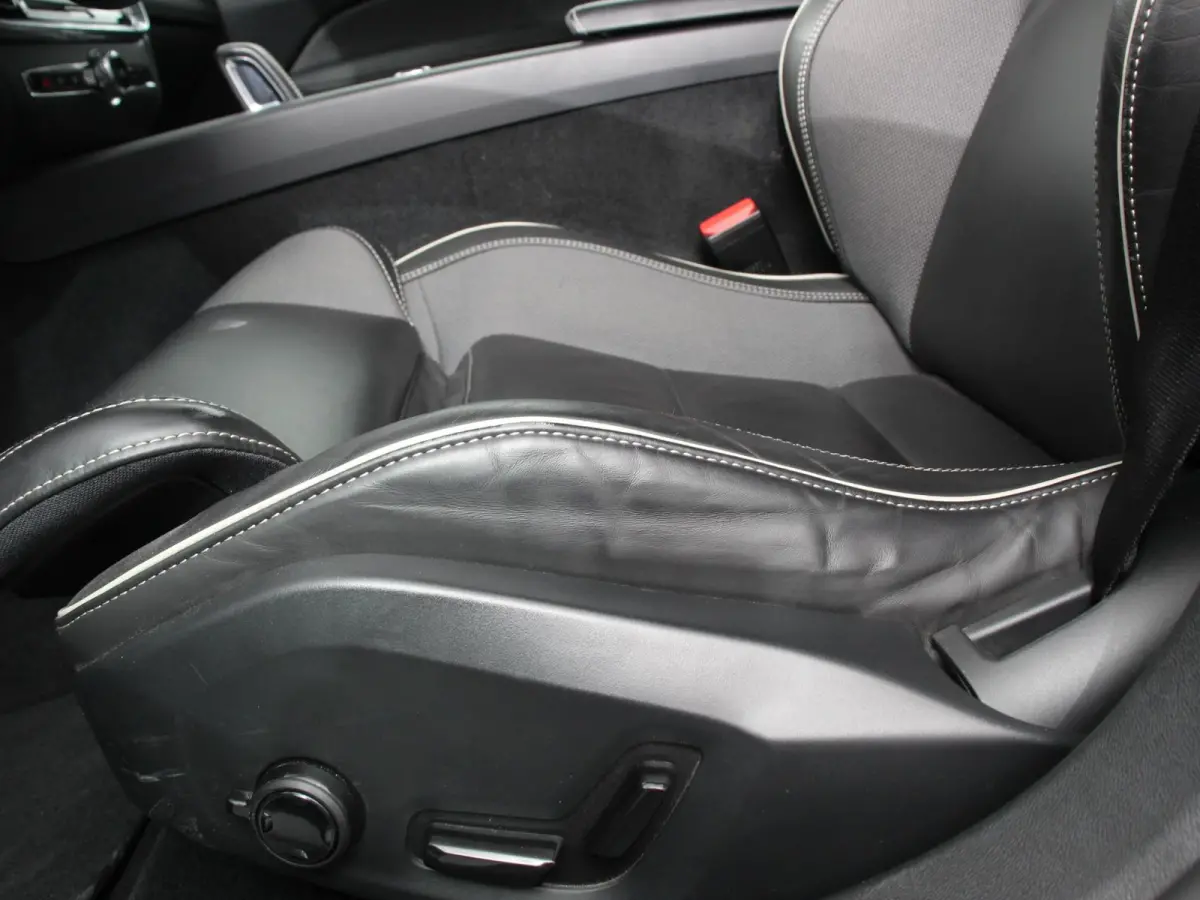 2.0 B4 R-Design Navigatie Climate control Cruise control adaptive Parkeersensoren Achteruitrijcamera Keyless Navigatie Apple Carplay/ Android Auto