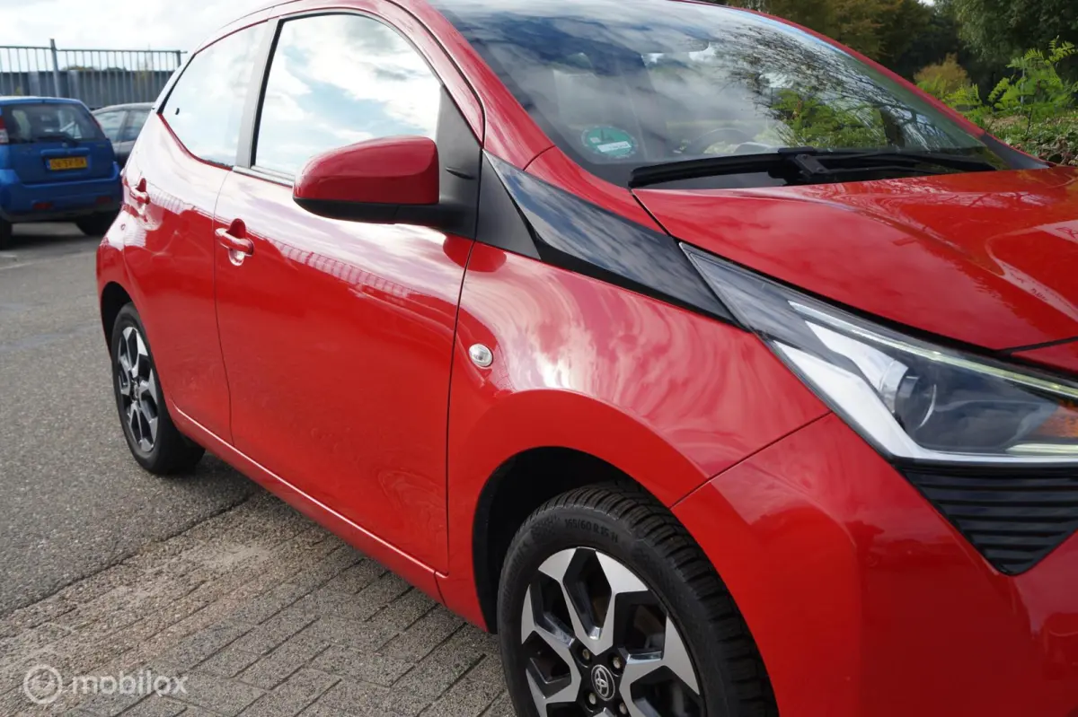 1.0 VVT-i x-joy met weinig km