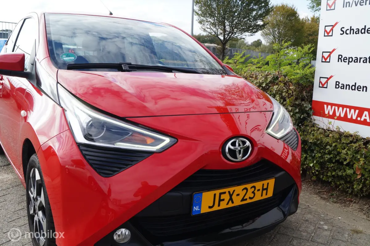 1.0 VVT-i x-joy met weinig km