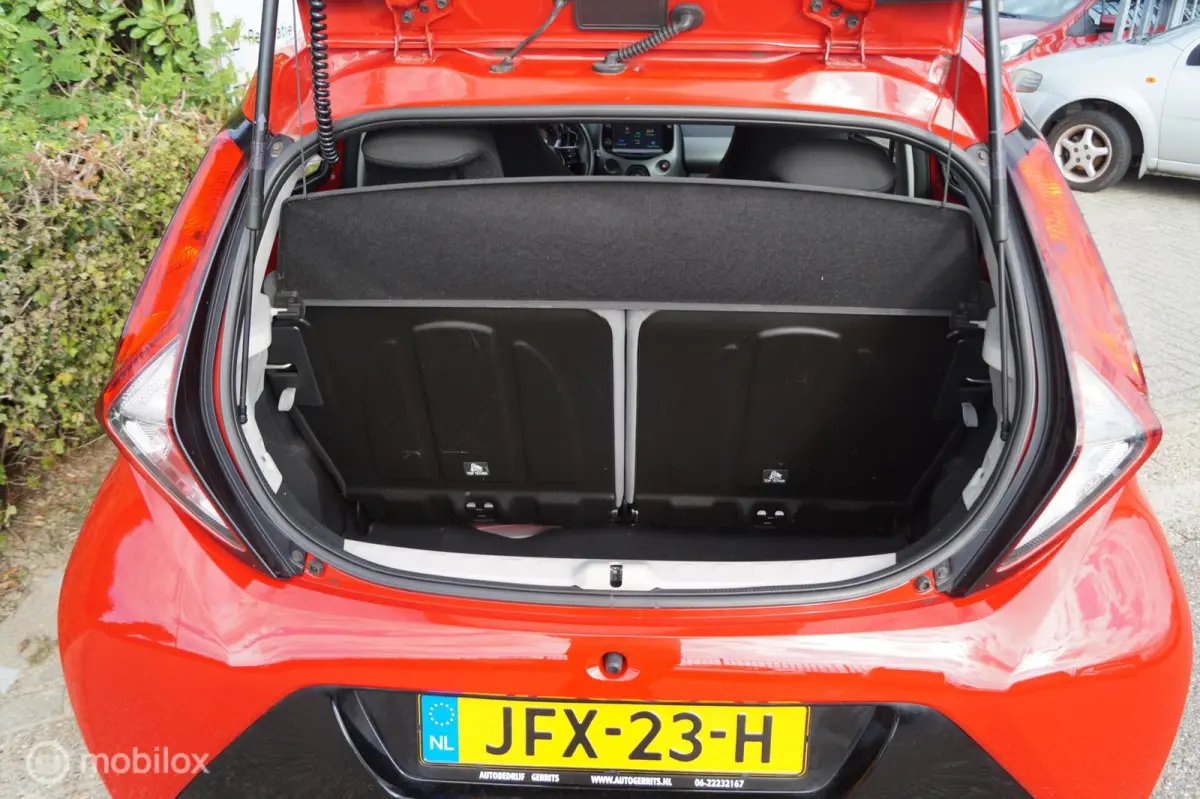 1.0 VVT-i x-joy met weinig km