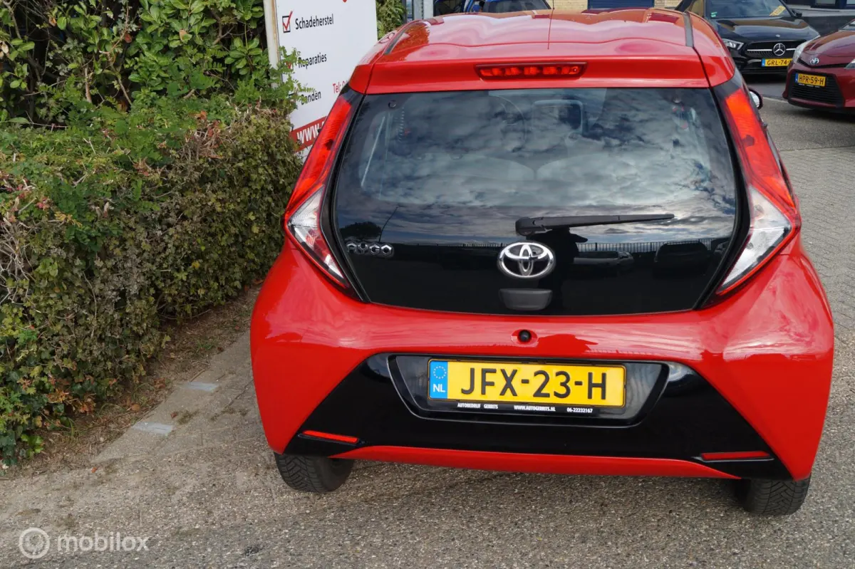1.0 VVT-i x-joy met weinig km