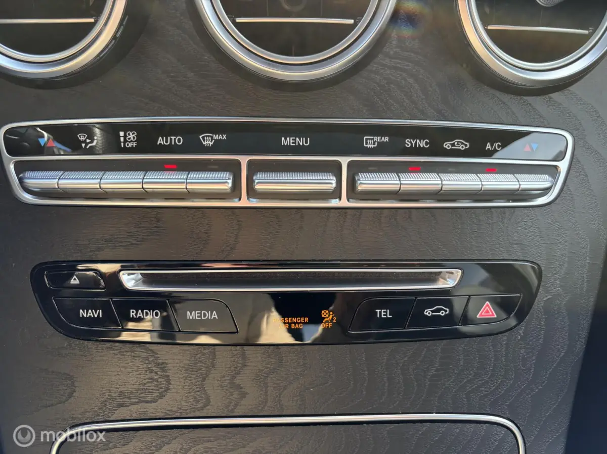250 4MATIC Premium AMG Navi ECC Pano ILS 19"LM Camera Privacy glas