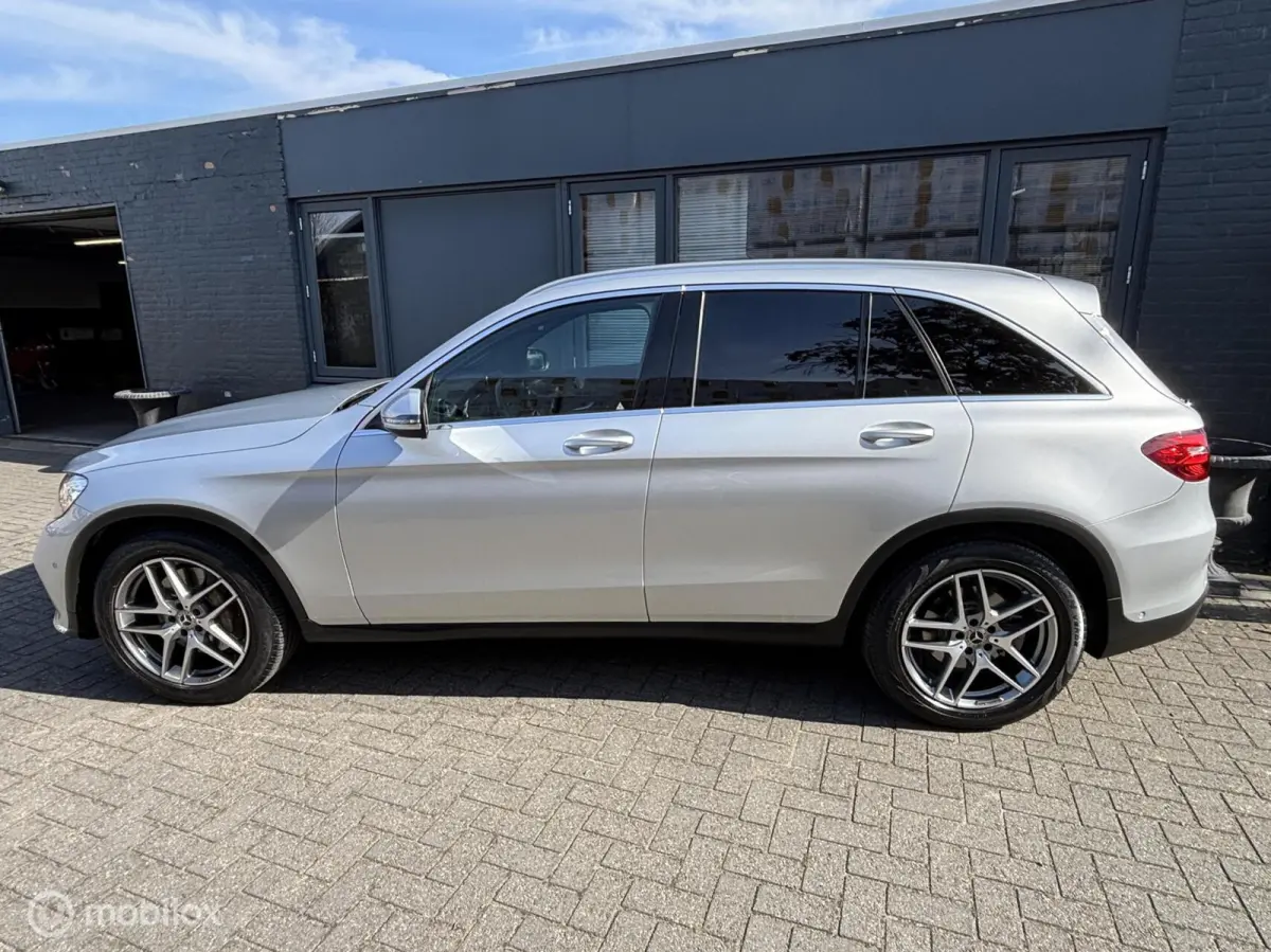 250 4MATIC Premium AMG Navi ECC Pano ILS 19"LM Camera Privacy glas
