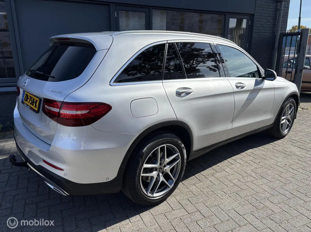 250 4MATIC Premium AMG Navi ECC Pano ILS 19"LM Camera Privacy glas