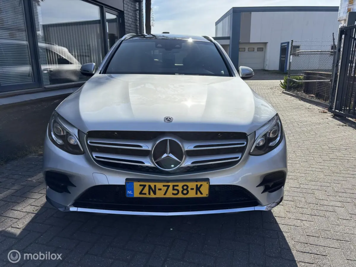 250 4MATIC Premium AMG Navi ECC Pano ILS 19"LM Camera Privacy glas