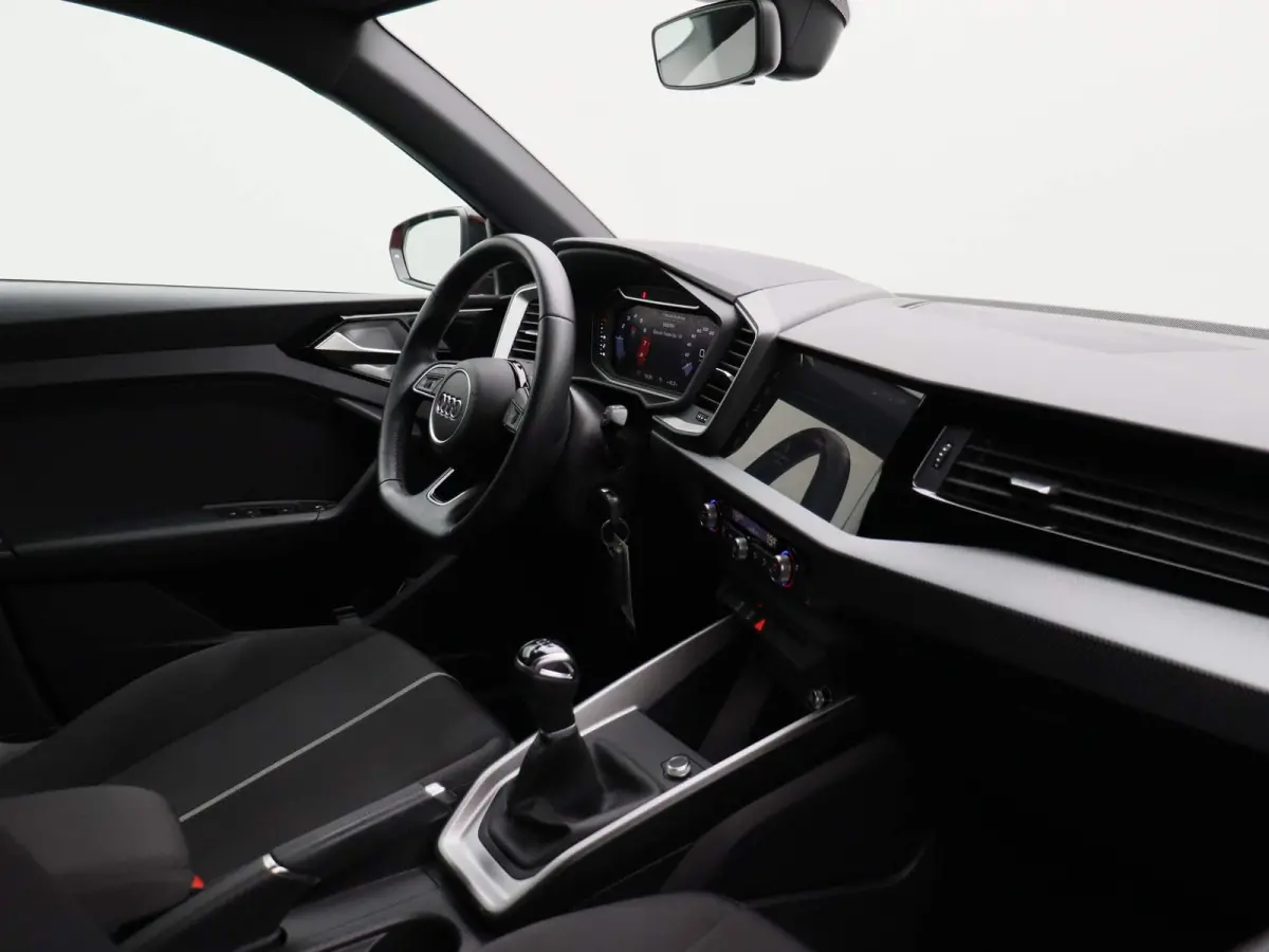 25 TFSI Advanced Edition 95 PK | Demo | S-line | Virtual cockpit | LED | Climate control | Cruise control | Privacy glas | Lichtmetalen velgen |