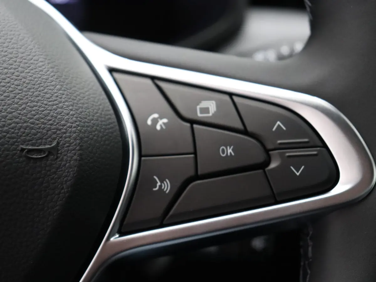 TCe 90pk Evolution | Airco | Parkeersensoren achter | Cruise control | Apple carplay | Vierseizoenbanden |