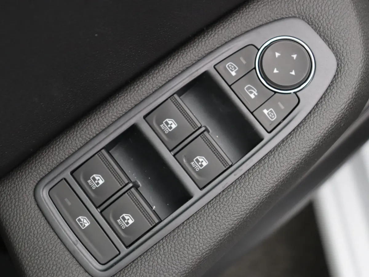 TCe 90pk Evolution | Airco | Parkeersensoren achter | Cruise control | Apple carplay | Vierseizoenbanden |