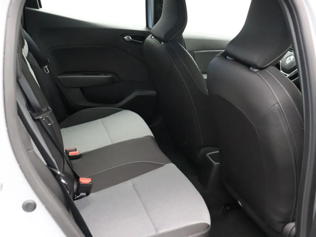 E-Tech Full Hybrid 145pk evolution | Airco | Cruise control | Apple carplay / Android auto | Vierseizoenbanden |