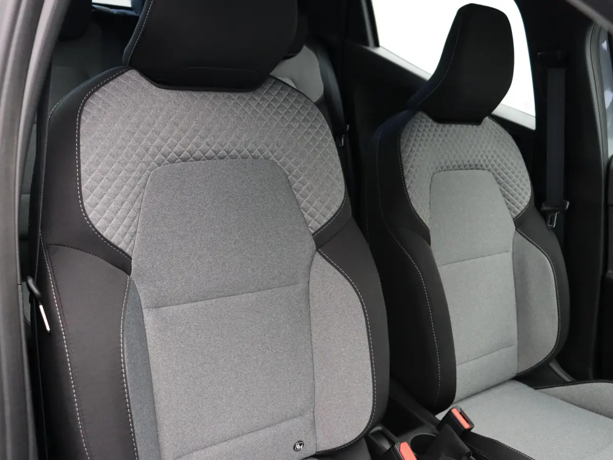 E-Tech Full Hybrid 145pk evolution | Airco | Cruise control | Apple carplay / Android auto | Vierseizoenbanden |