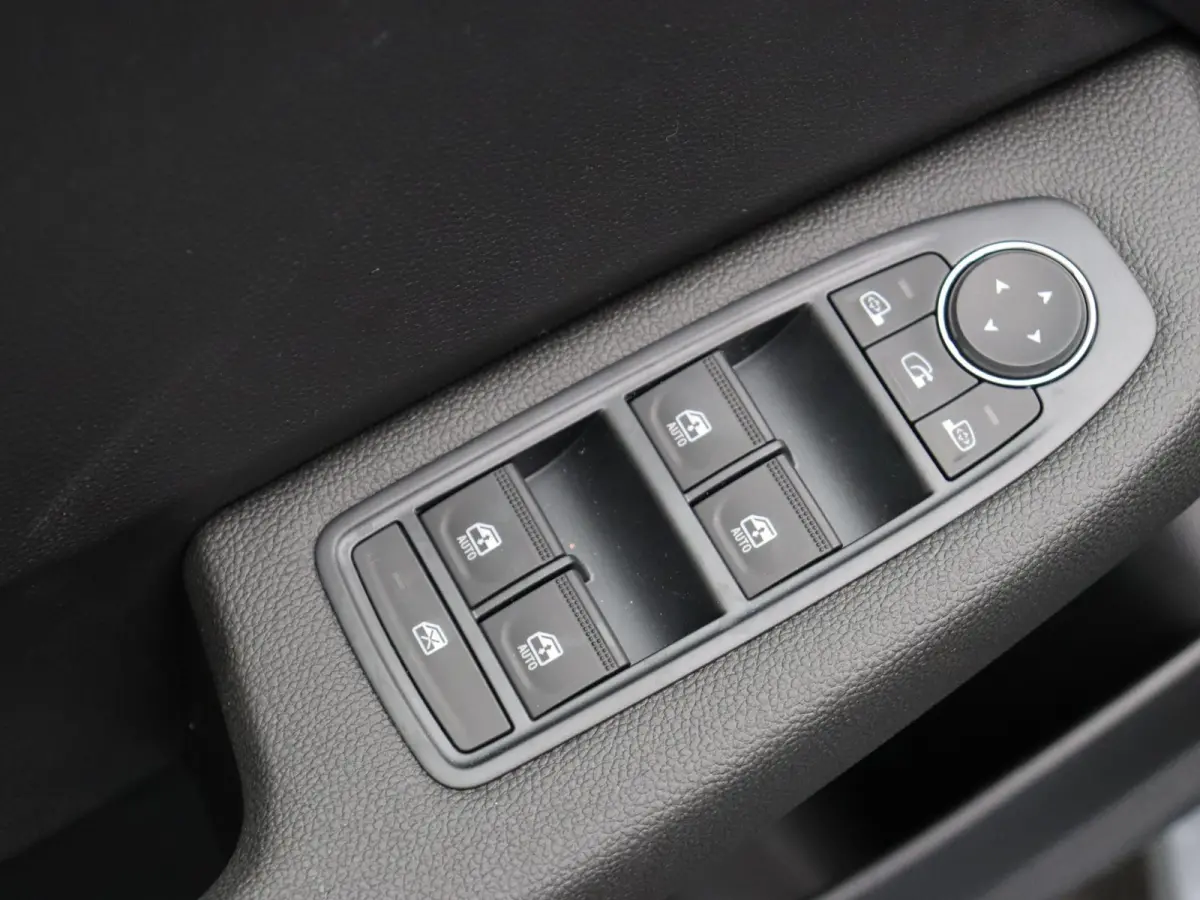 E-Tech Full Hybrid 145pk evolution | Airco | Cruise control | Apple carplay / Android auto | Vierseizoenbanden |